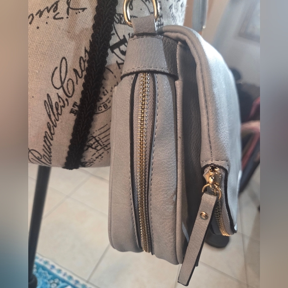 Zippered Light Blue Crossbody Bag - Picture 3 of 11